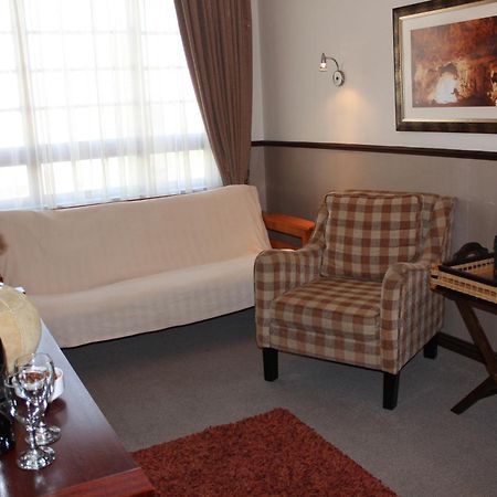 Turnberry Boutique Hotel Oudtshoorn Bilik gambar